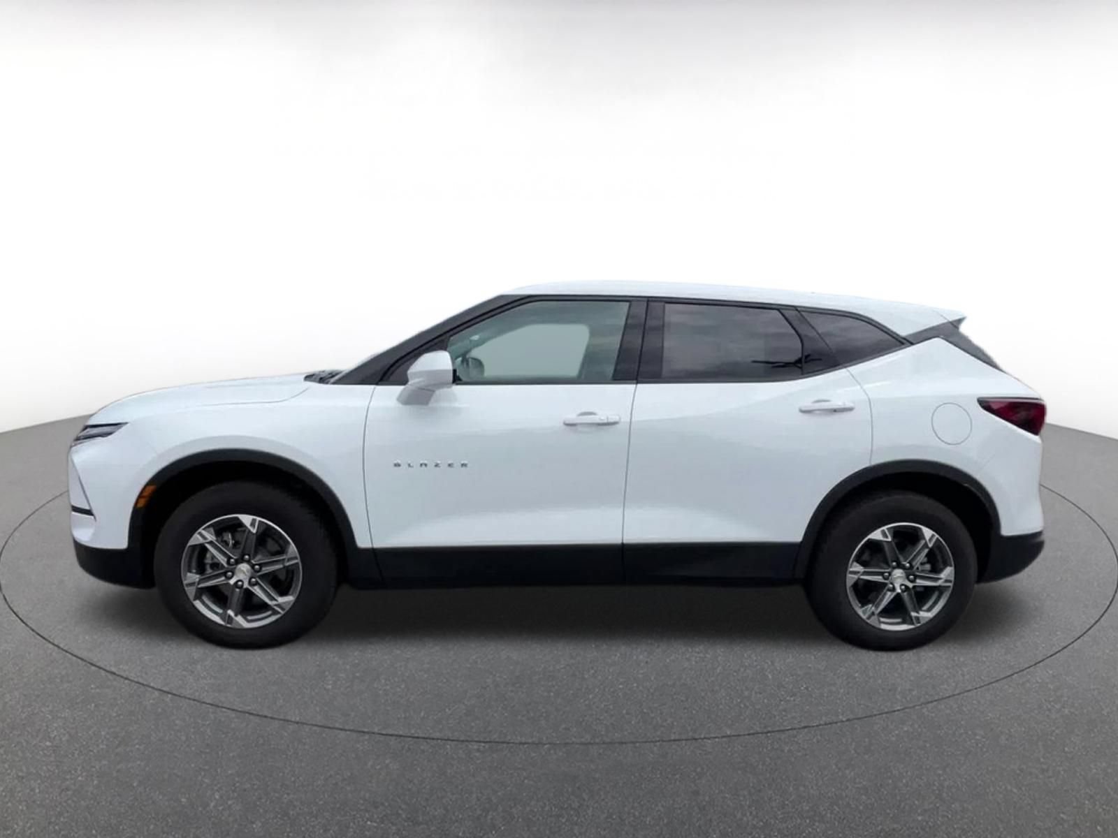Used 2025 Chevrolet Blazer LT FWD image 9