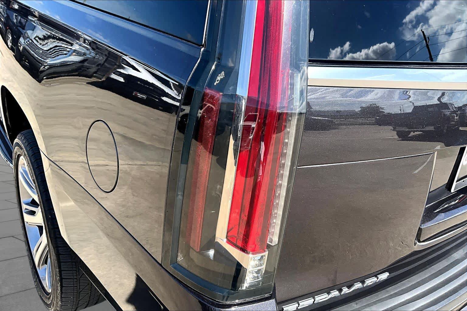 Used 2018 Cadillac Escalade ESV Luxury RWD image 29