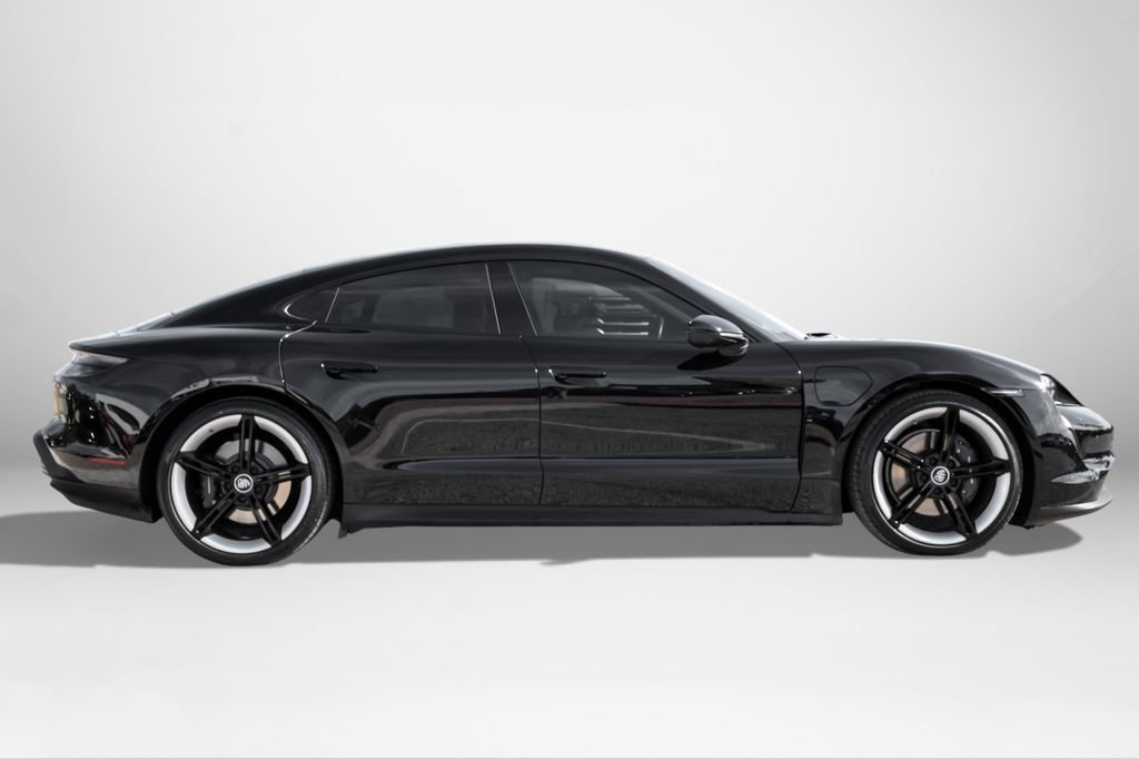 Used 2022 Porsche Taycan image 5