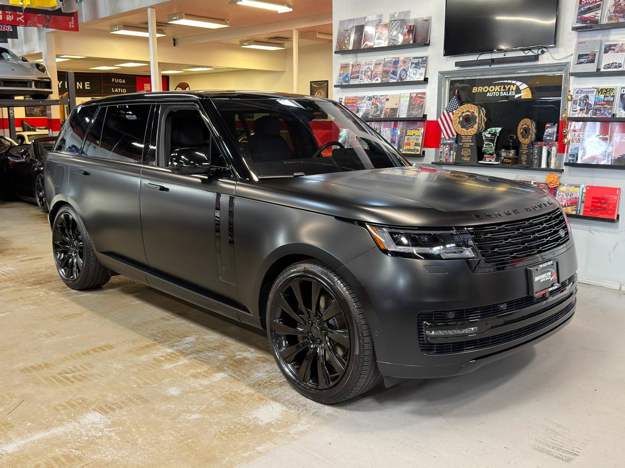 Used 2023 Land Rover Range Rover Long Wheelbase SE AWD/4WD image 4