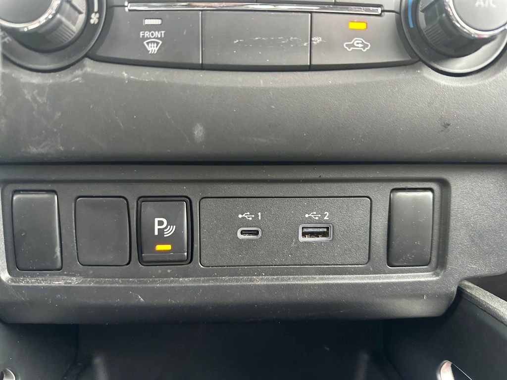 Used 2025 Nissan Frontier SV image 17