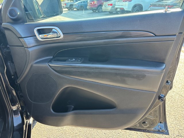 Used 2020 Jeep Grand Cherokee Altitude AWD/4WD image 18