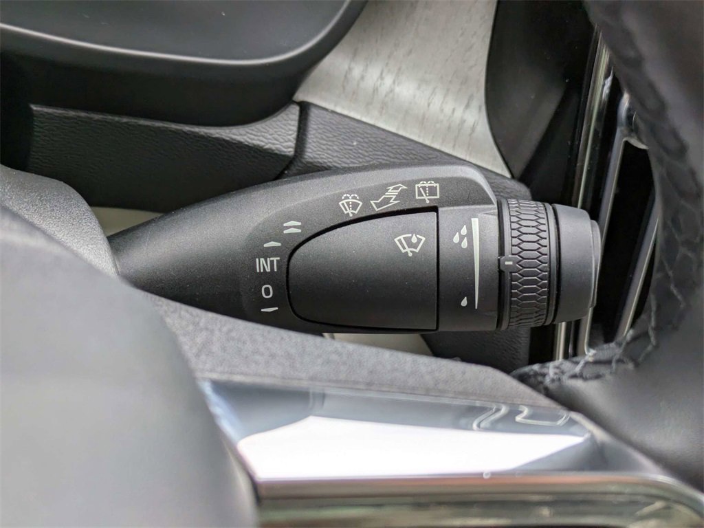 Used 2023 Volvo XC40 B5 Ultimate image 36