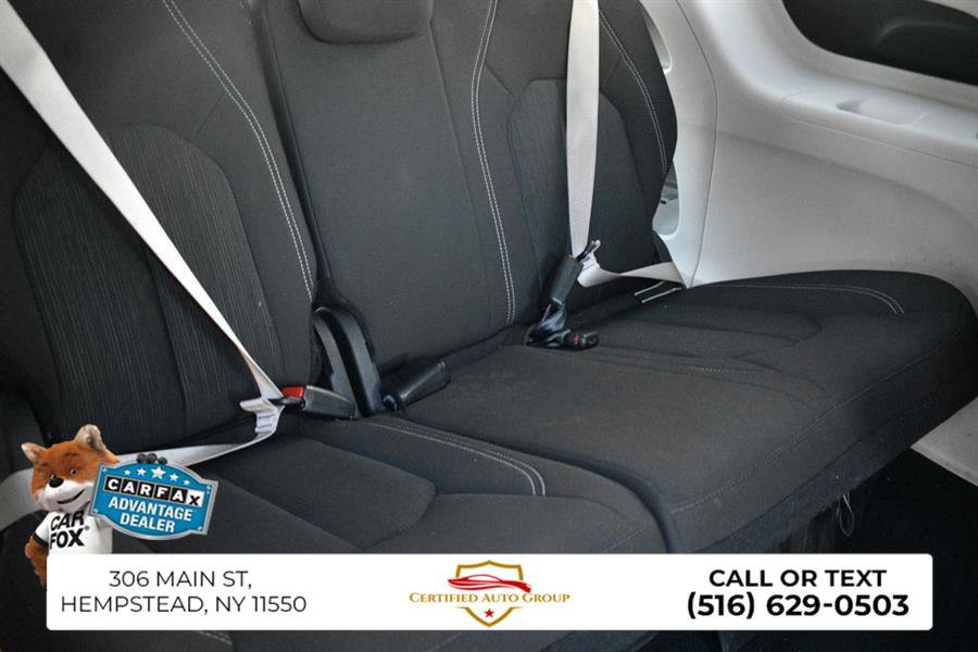 Used 2024 Chrysler Voyager LX image 31