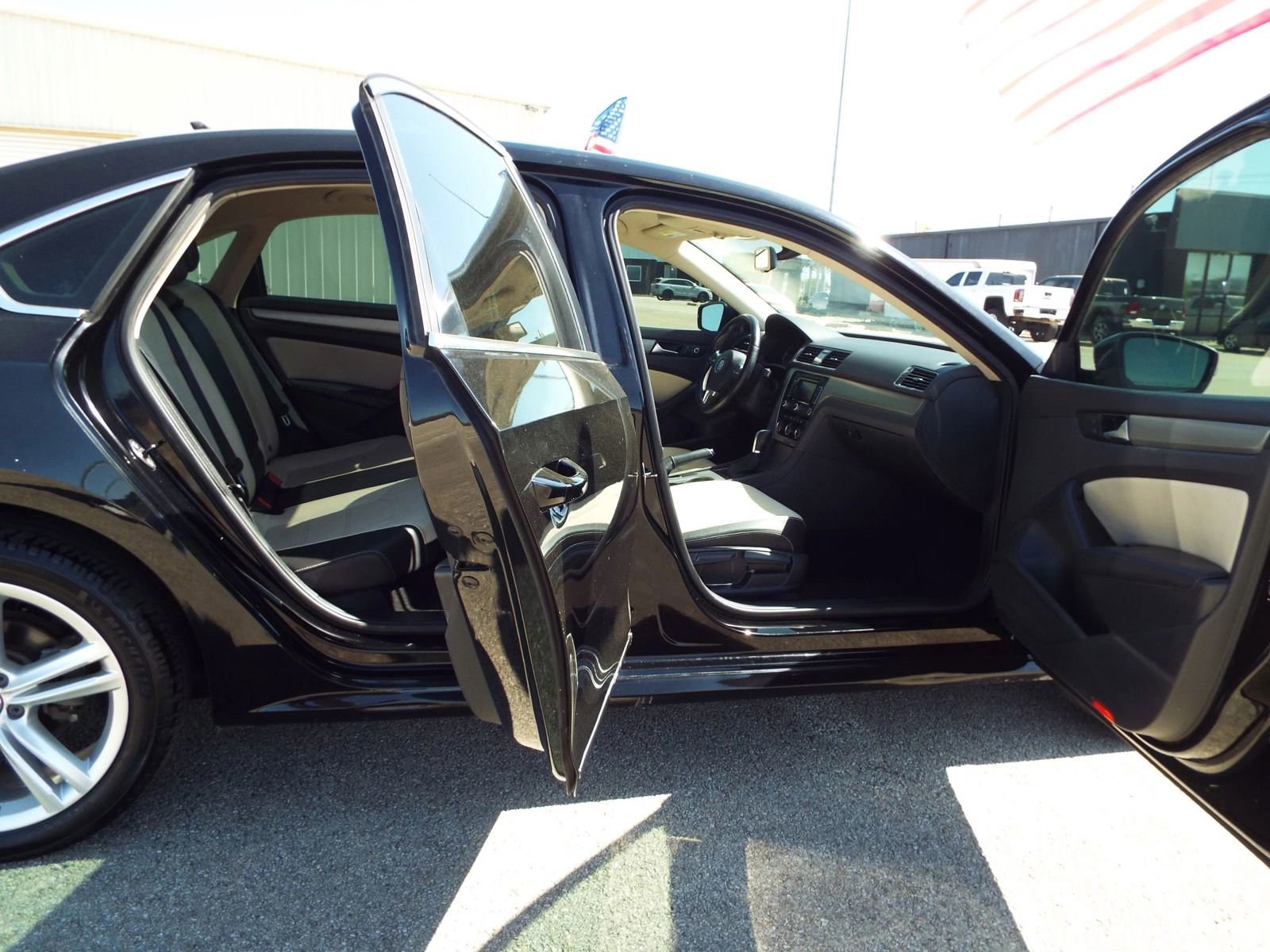 Used 2014 Volkswagen Passat TDI SE FWD image 24