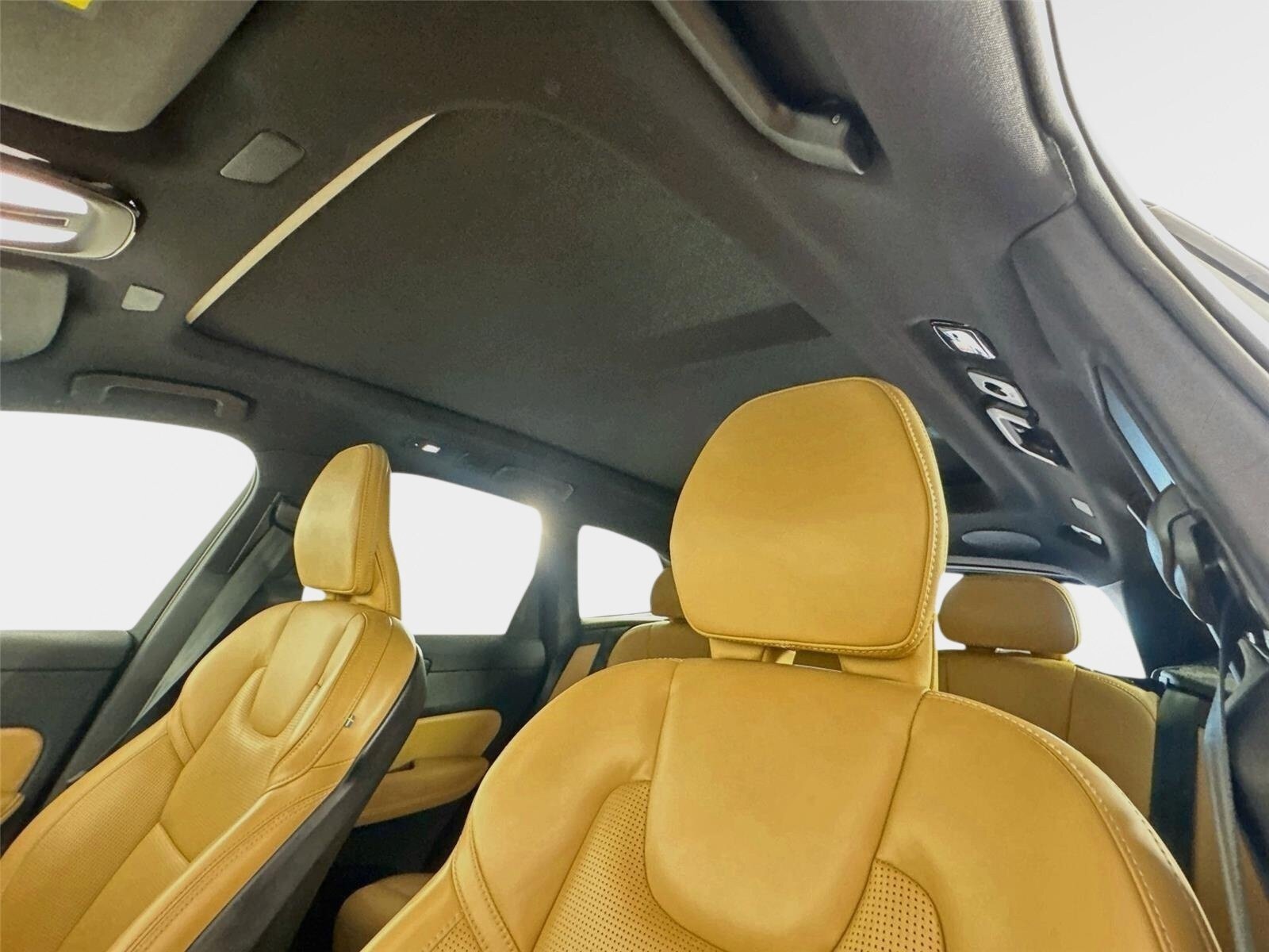 Used 2023 Volvo XC60 T8 Ultimate w/ Climate Package AWD/4WD image 15
