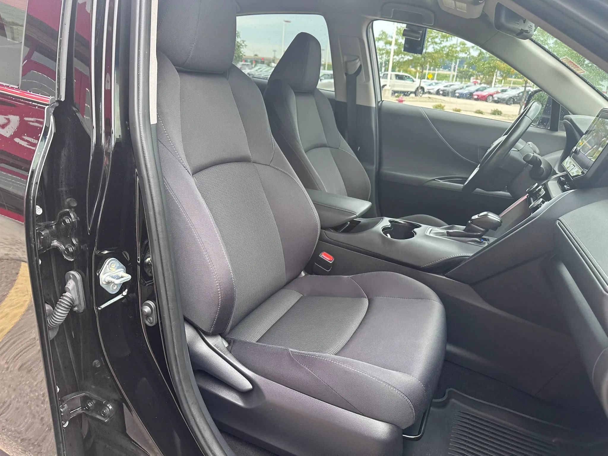 Used 2024 Toyota Venza LE AWD/4WD image 11