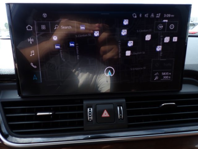 Used 2022 Audi Q5 e Prestige AWD/4WD image 25