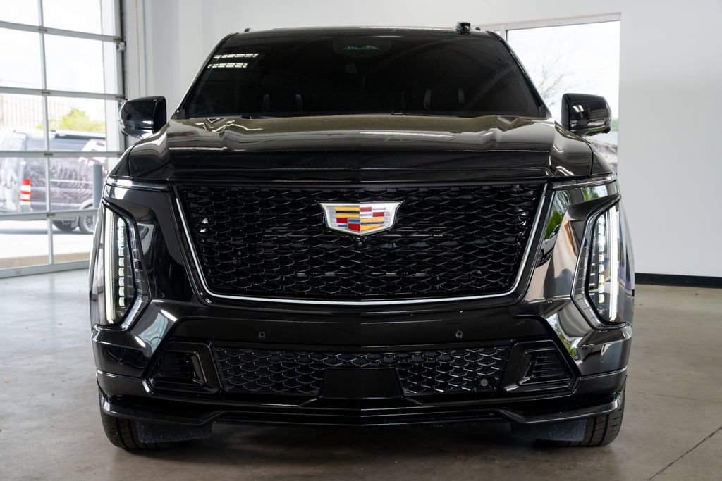 Used 2025 Cadillac Escalade ESV V image 3