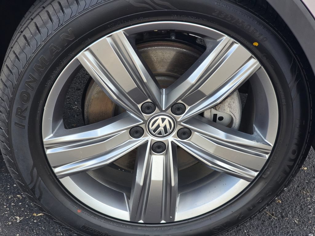 Used 2020 Volkswagen Tiguan SEL AWD/4WD image 10