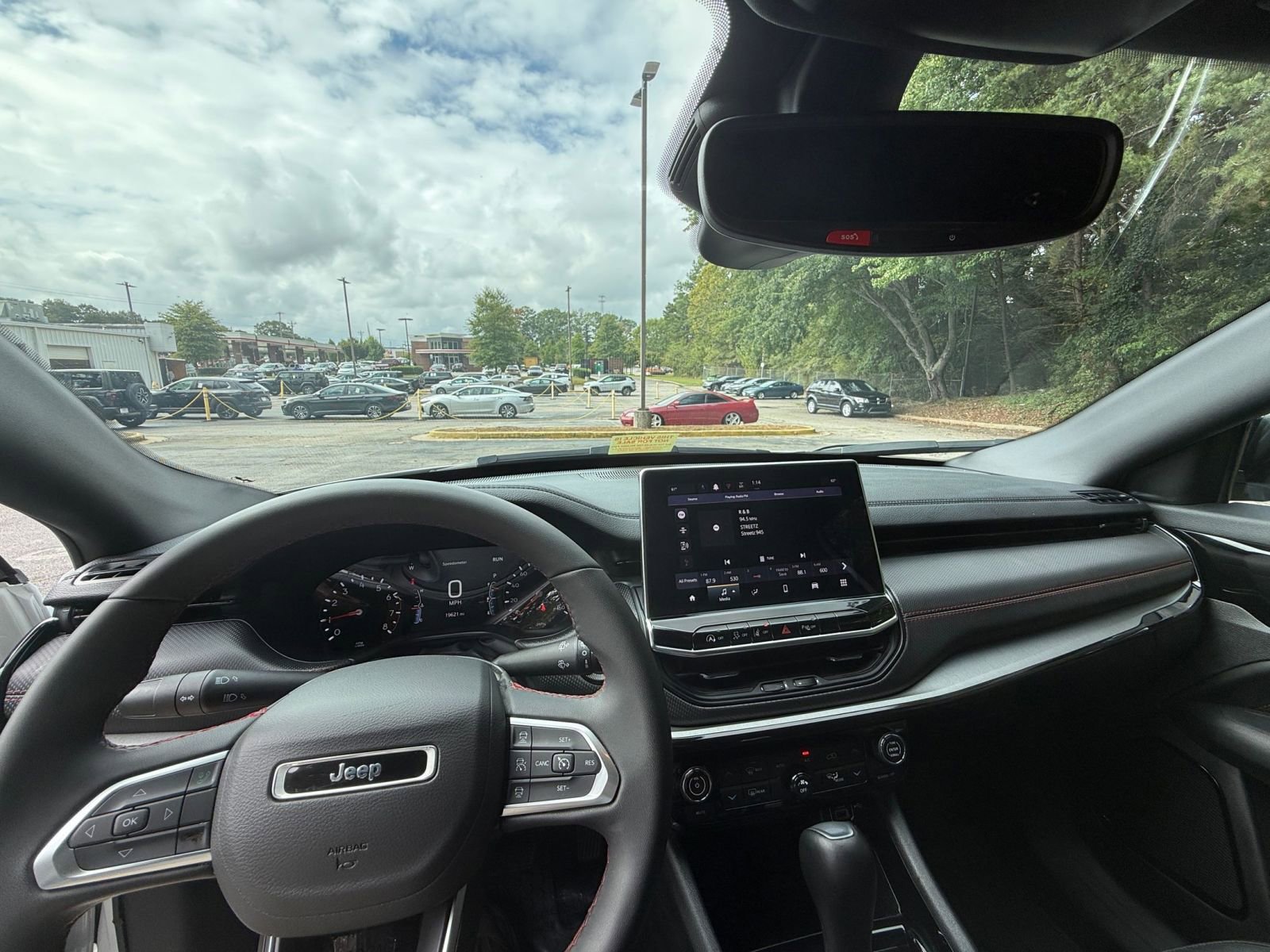 Used 2025 Jeep Compass Trailhawk image 33