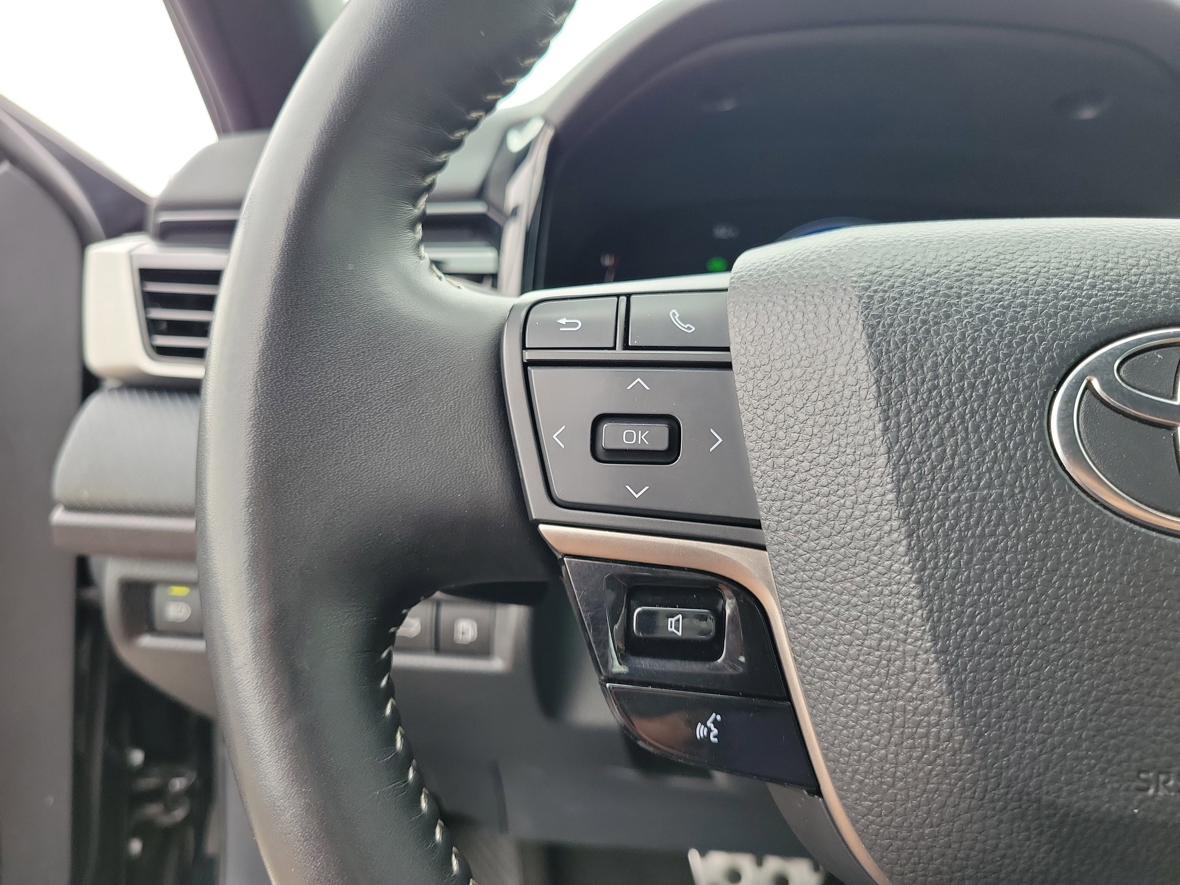 Used 2025 Toyota Camry SE FWD image 22