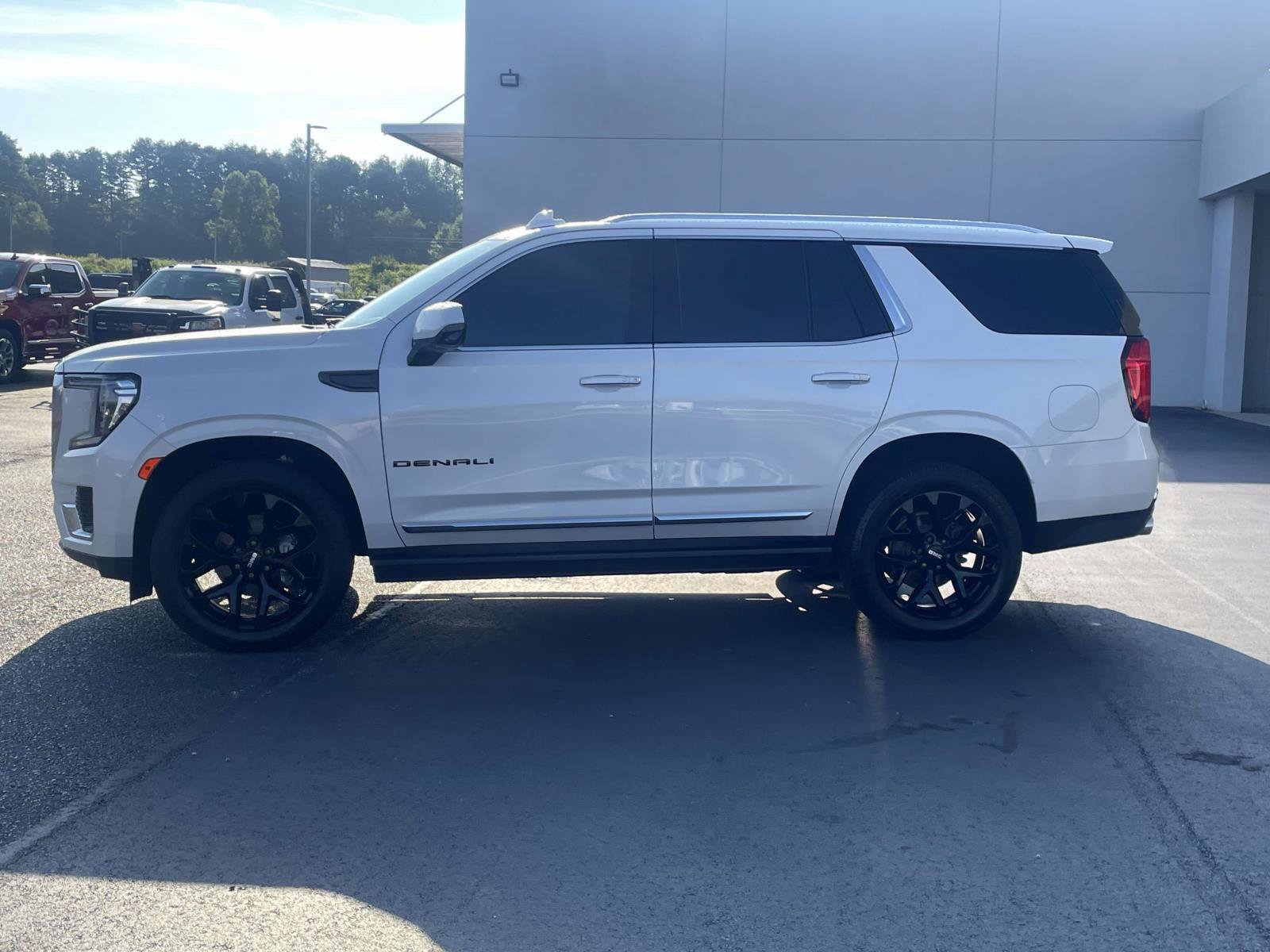 Used 2021 GMC Yukon Denali w/ Denali Premium Package RWD image 11
