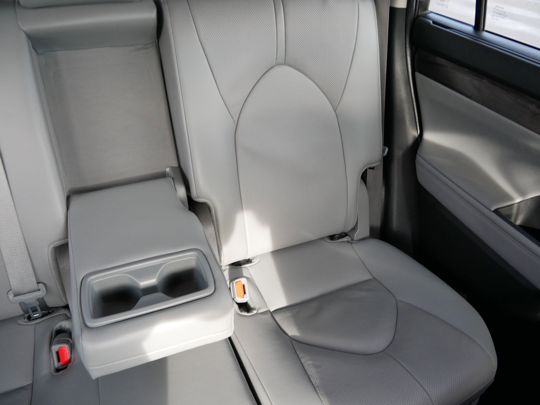 Used 2024 Toyota Highlander Limited image 14