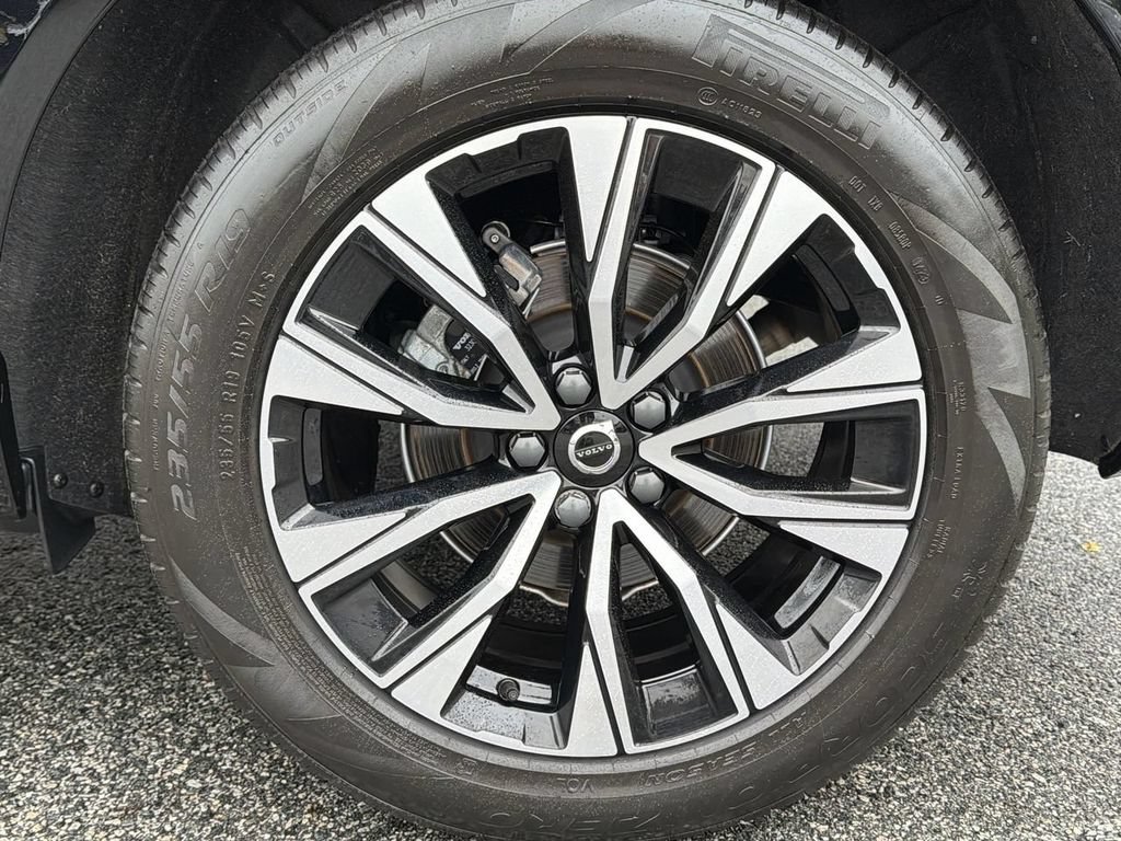 Certified 2024 Volvo XC60 B5 Plus w/ Protection Package Premier AWD/4WD image 11
