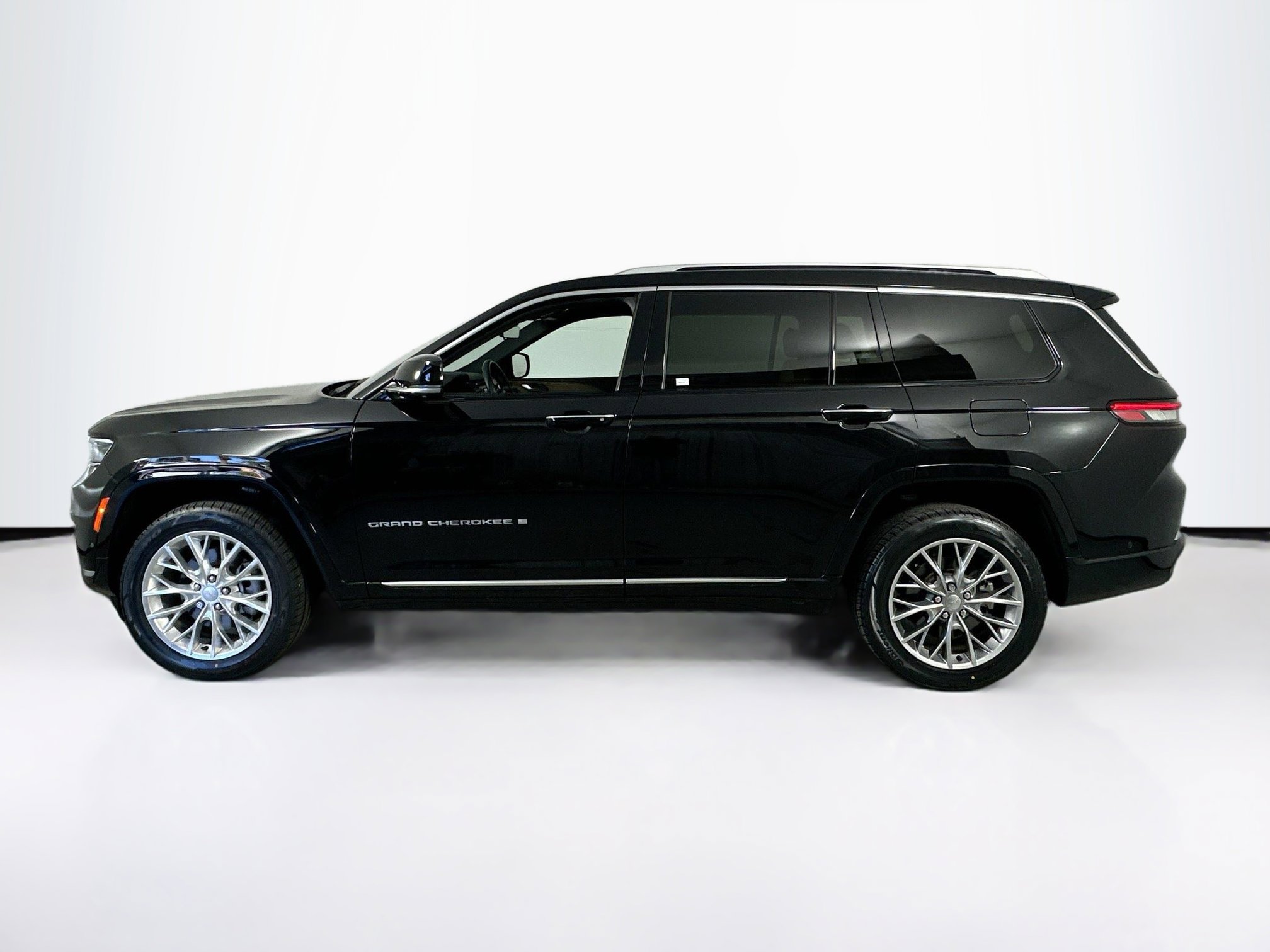 Used 2023 Jeep Grand Cherokee L Summit w/ Advanced Protech Group IV image 8