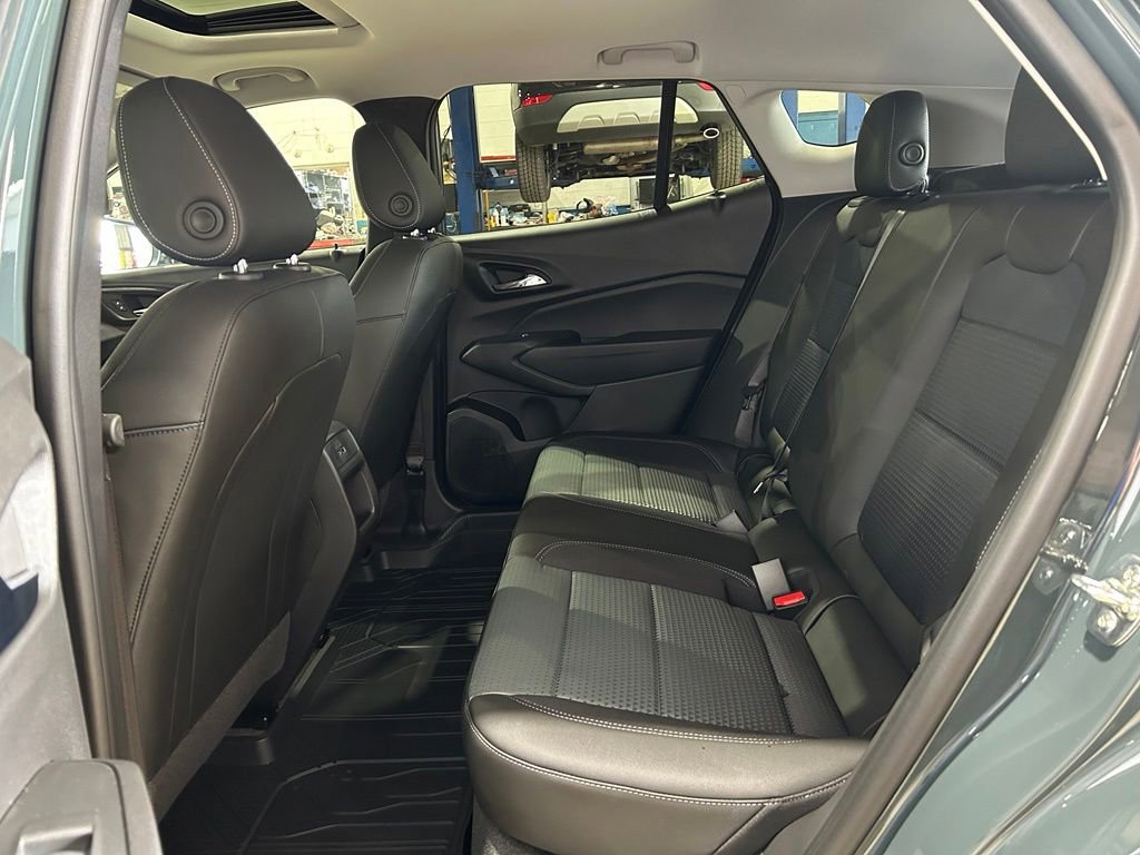 New 2026 Chevrolet Trax LT w/ Sunroof Package FWD image 32