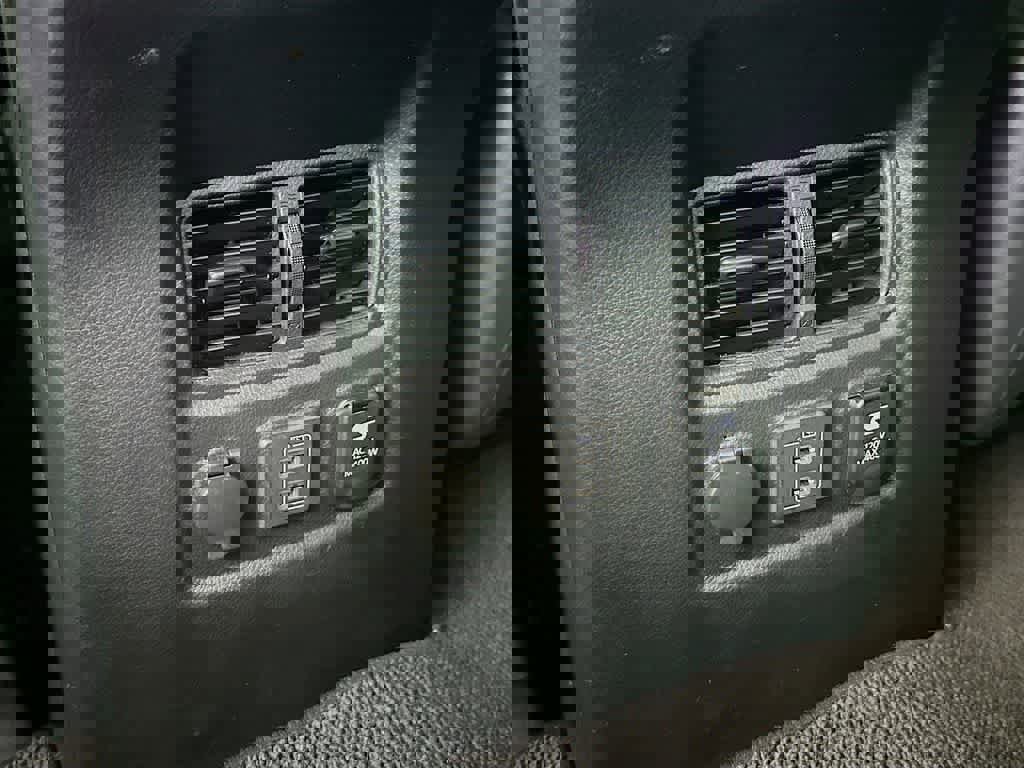 Used 2024 Nissan Titan SV w/ SV Convenience Package image 13