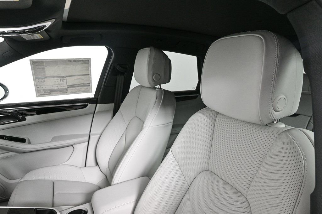 Certified 2025 Porsche Macan image 5