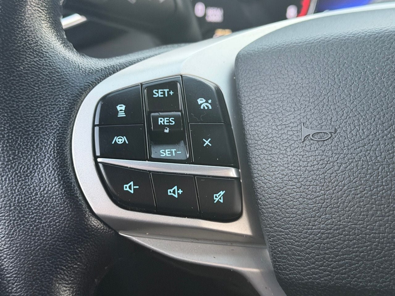 Used 2021 Ford Explorer XLT w/ Equipment Group 202A RWD image 17