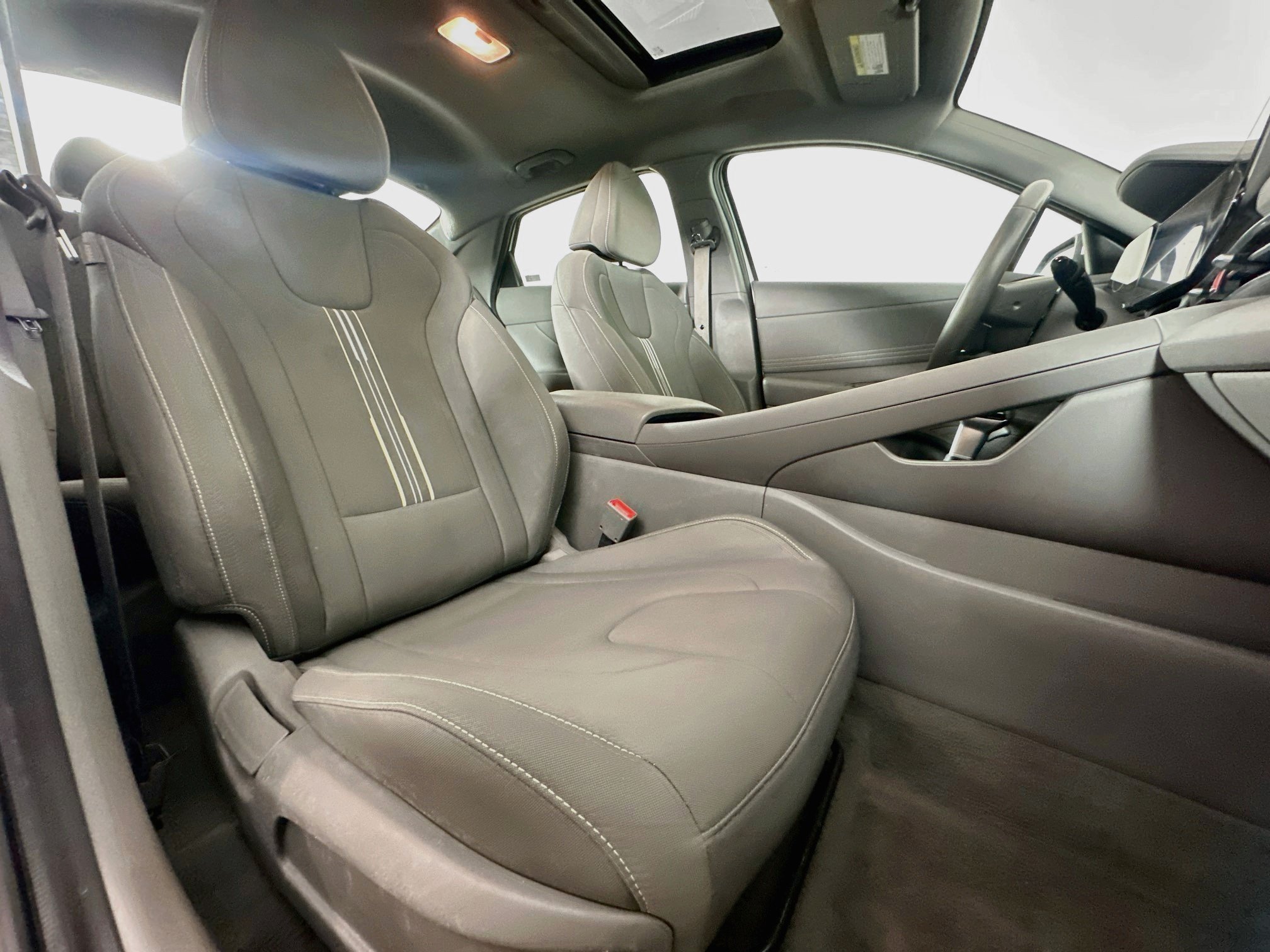 Used 2025 Hyundai Elantra SEL FWD image 31