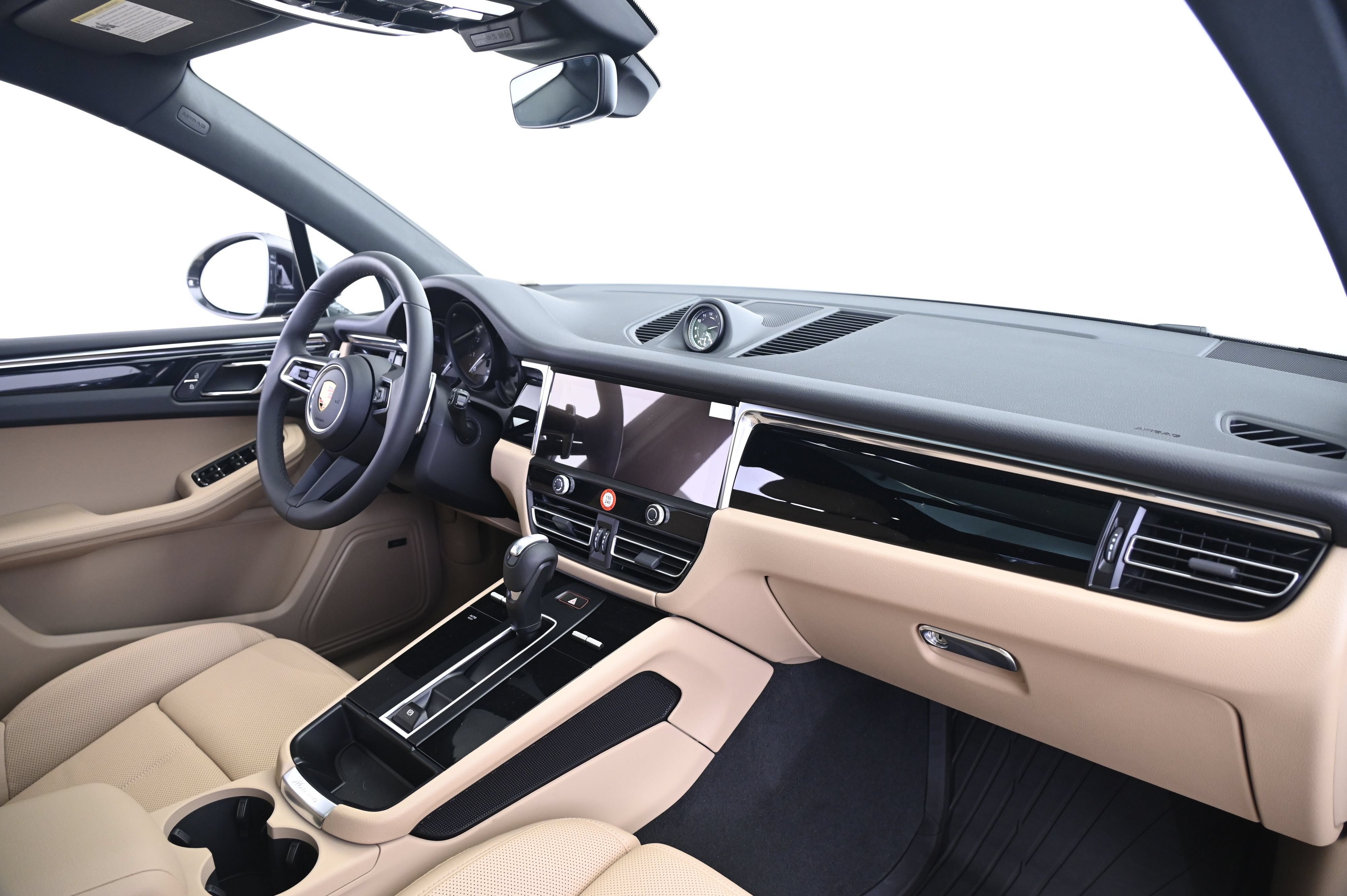 Certified 2026 Porsche Macan AWD/4WD image 22