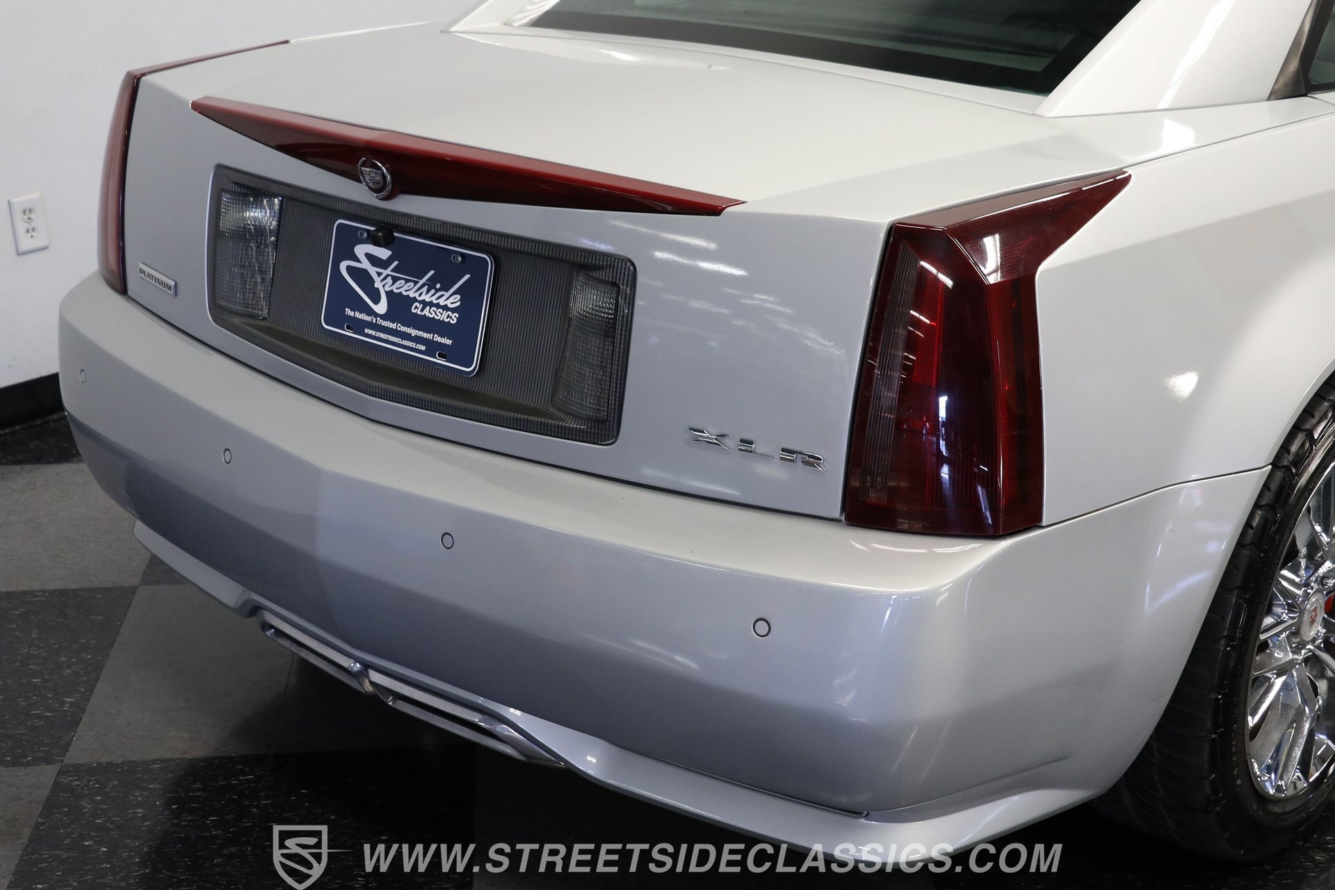 Used 2009 Cadillac XLR image 24