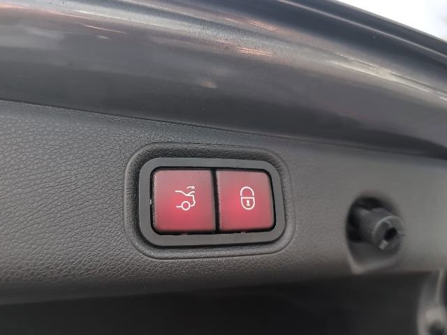 Used 2017 Mercedes-Benz E 300 4MATIC image 28