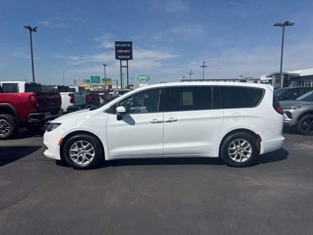 Used 2022 Chrysler Voyager LX FWD image 8