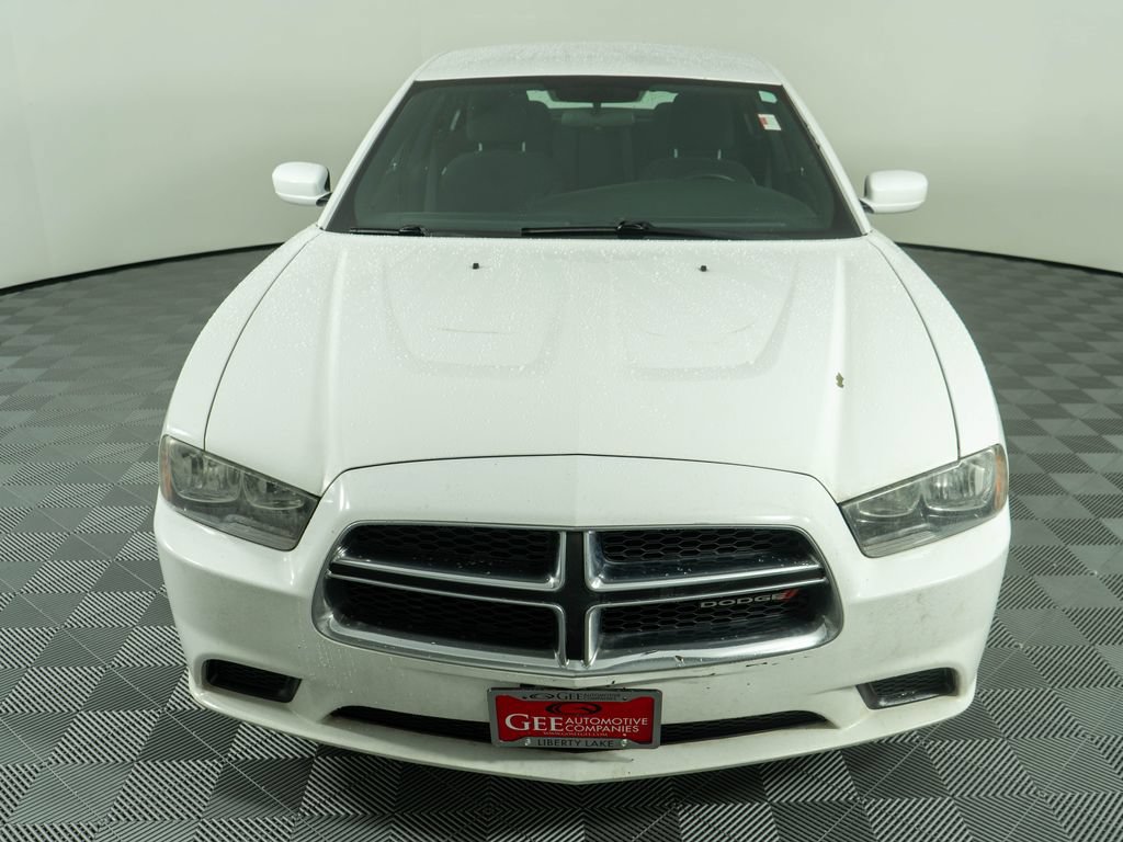 Used 2014 Dodge Charger SE RWD image 2