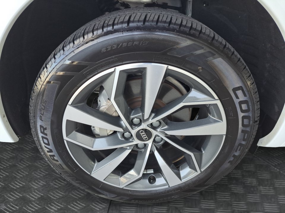 Used 2024 Audi Q5 2.0T Premium Plus AWD/4WD image 17