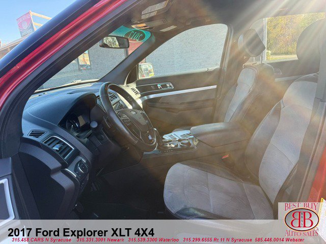 Used 2017 Ford Explorer XLT w/ Equipment Group 202A AWD/4WD image 11
