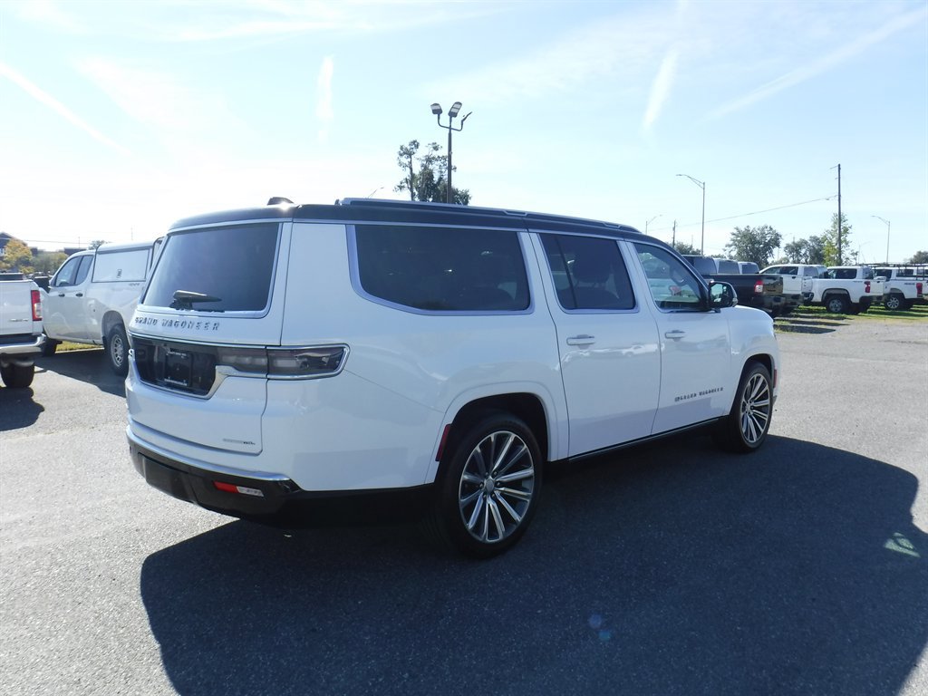 Used 2023 Jeep Grand Wagoneer L Series II image 2