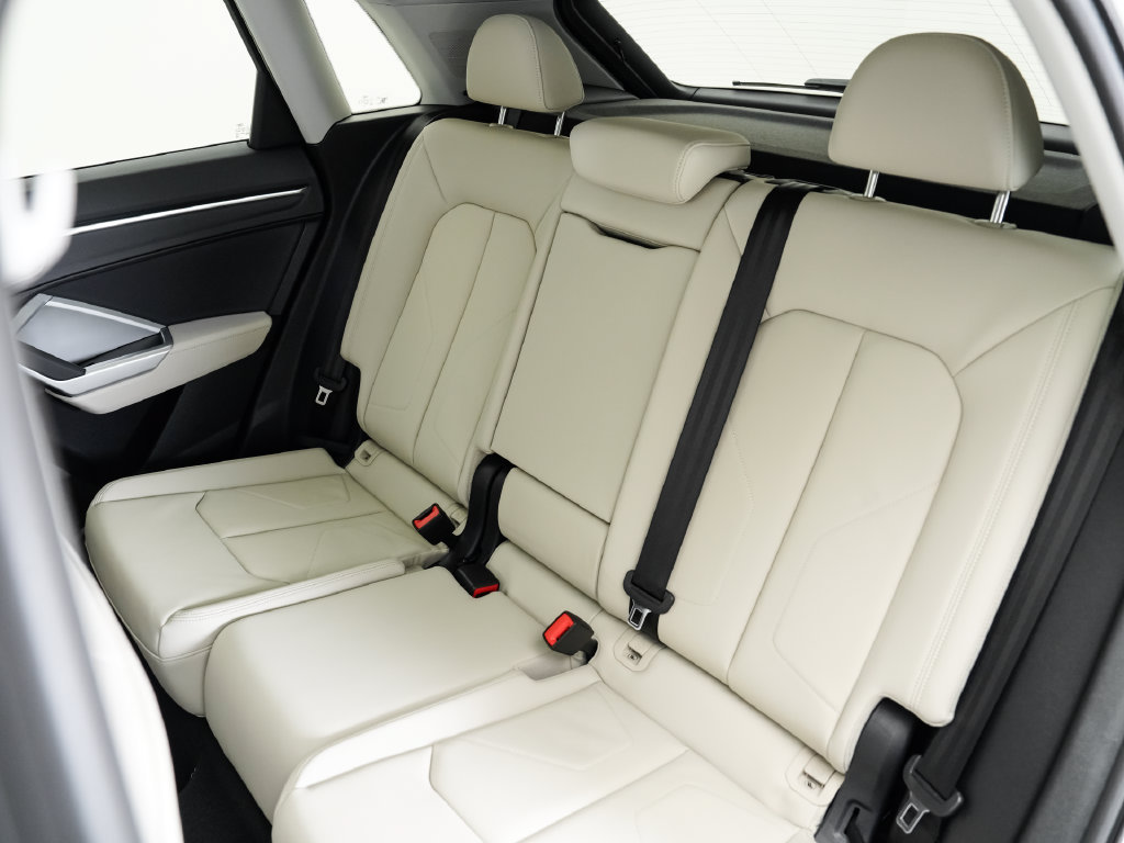 Certified 2025 Audi Q3 2.0T Premium Plus w/ Premium Plus Package AWD/4WD image 23