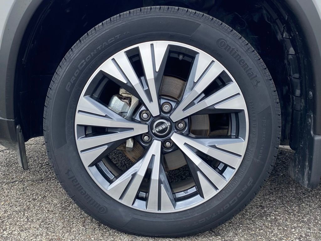 Used 2023 Nissan Rogue SV image 9