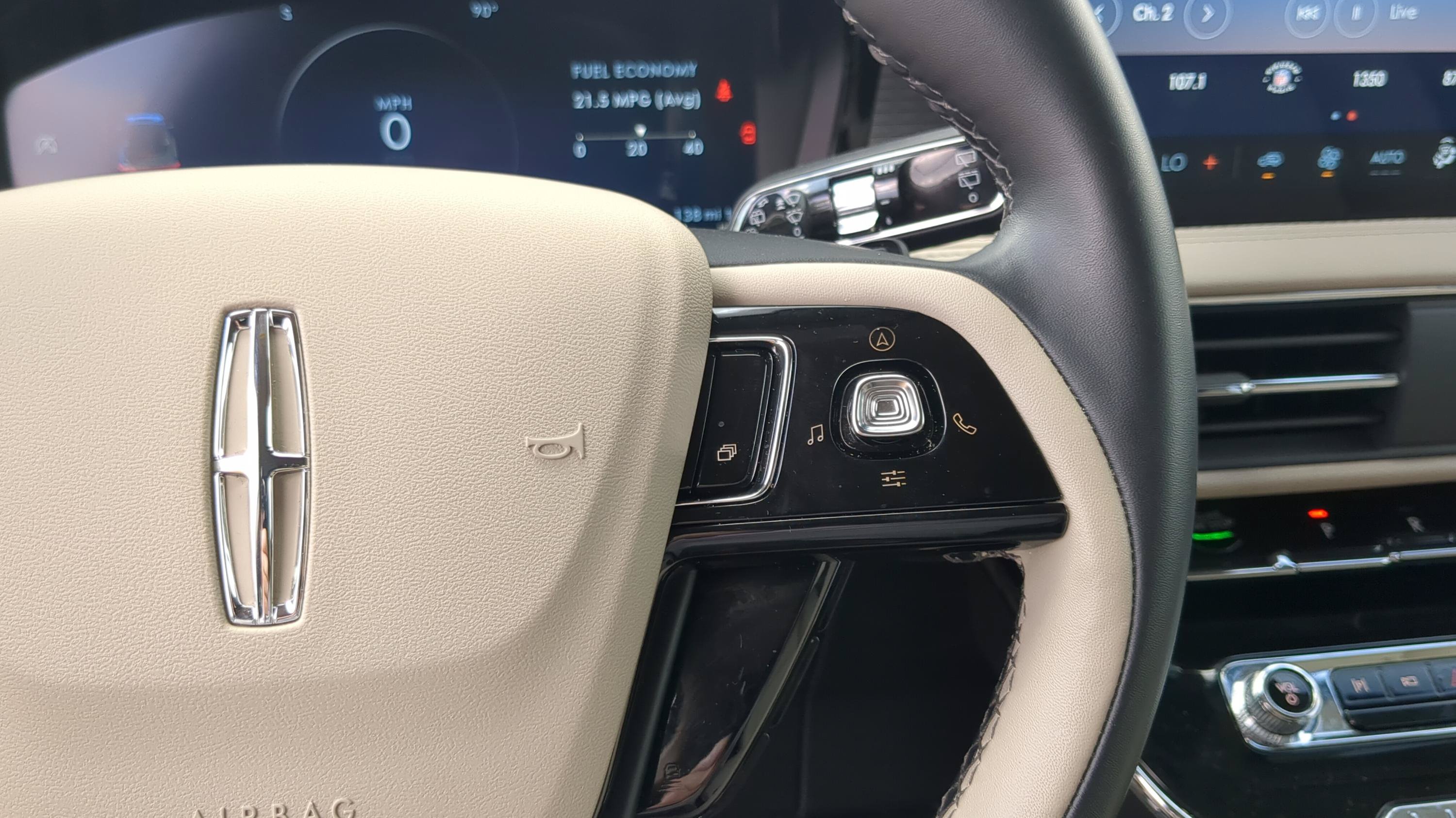 Used 2025 Lincoln Corsair AWD image 14