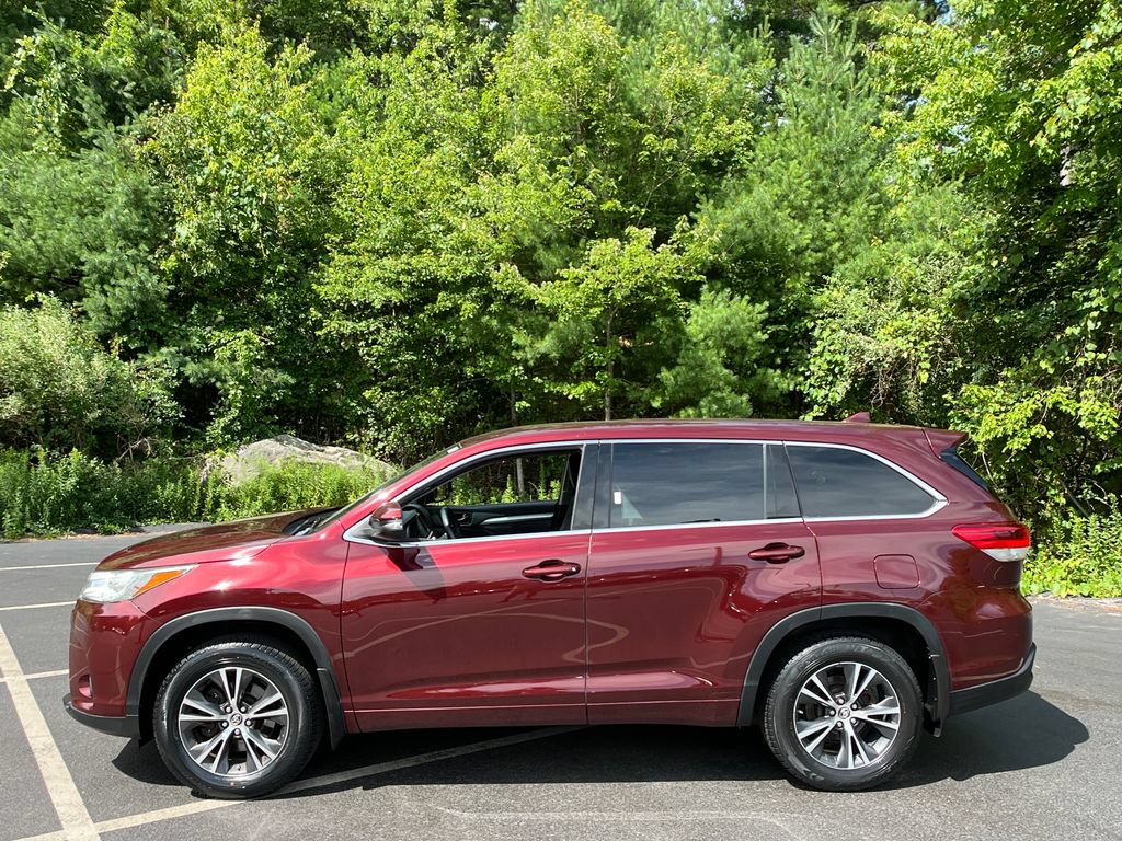 Used 2018 Toyota Highlander Plus AWD/4WD video 2