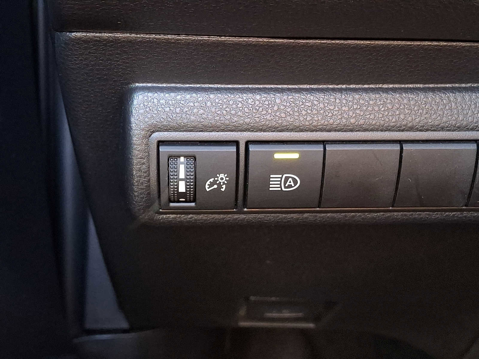 Used 2025 Toyota Corolla LE FWD image 24