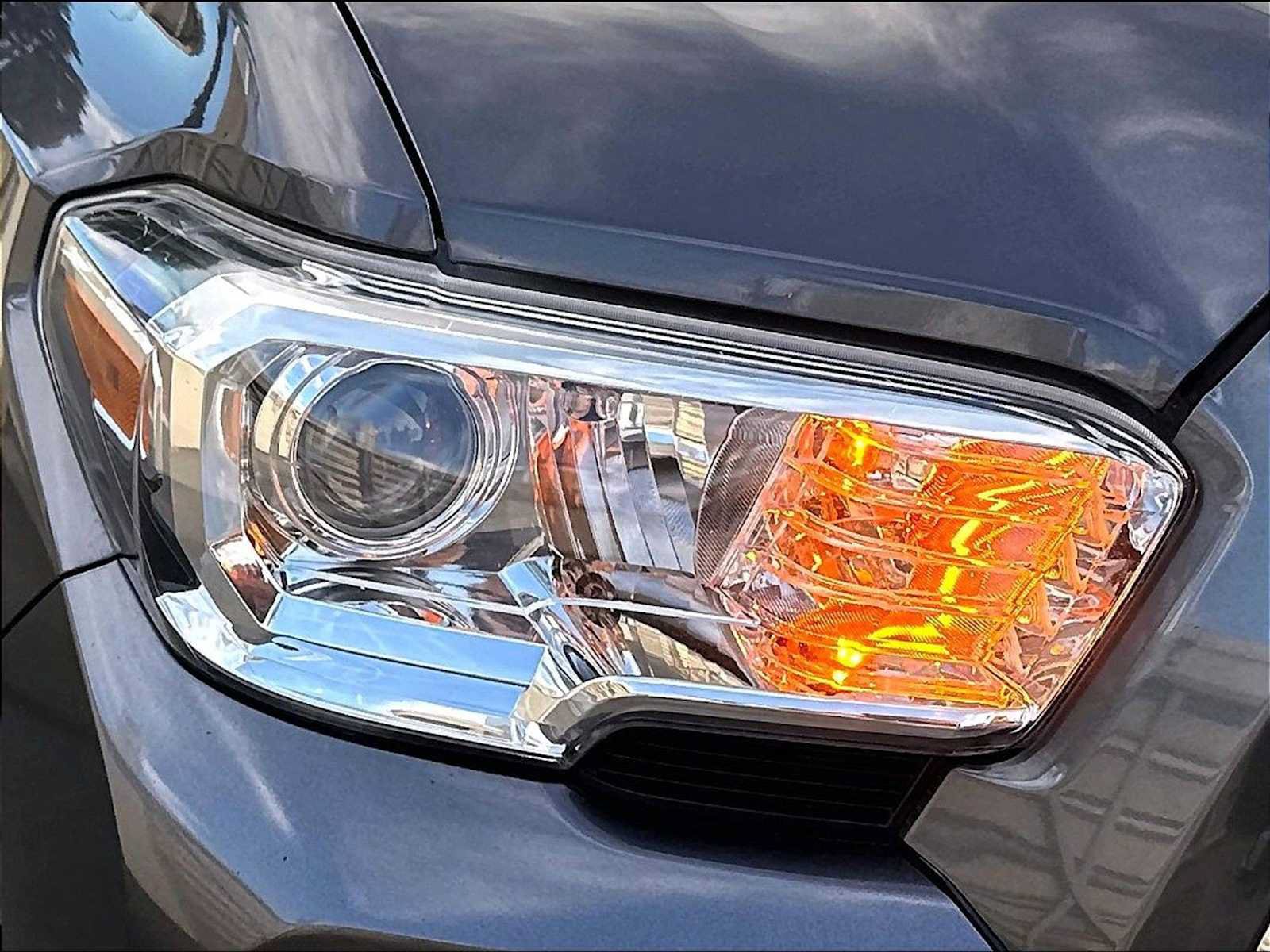 Used 2022 Toyota Tacoma SR5 AWD/4WD image 29