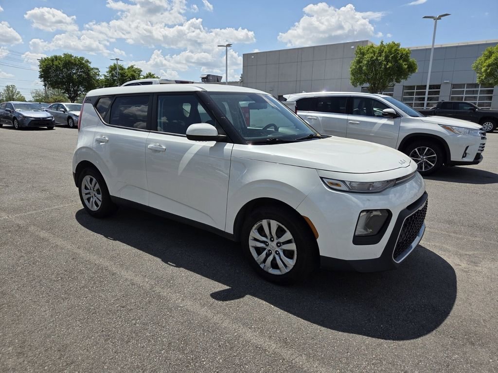 Used 2022 Kia Soul LX image 3