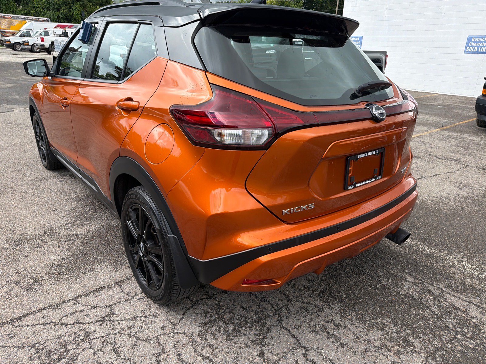 Used 2024 Nissan Kicks SR w/ SR Premium Package FWD image 9