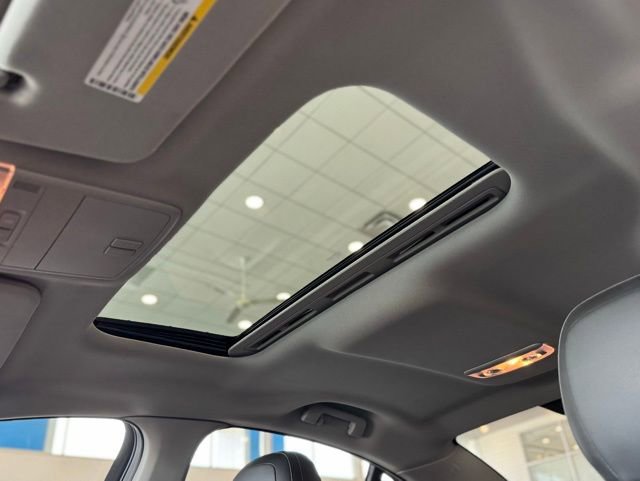 Used 2017 Chevrolet SS RWD image 6