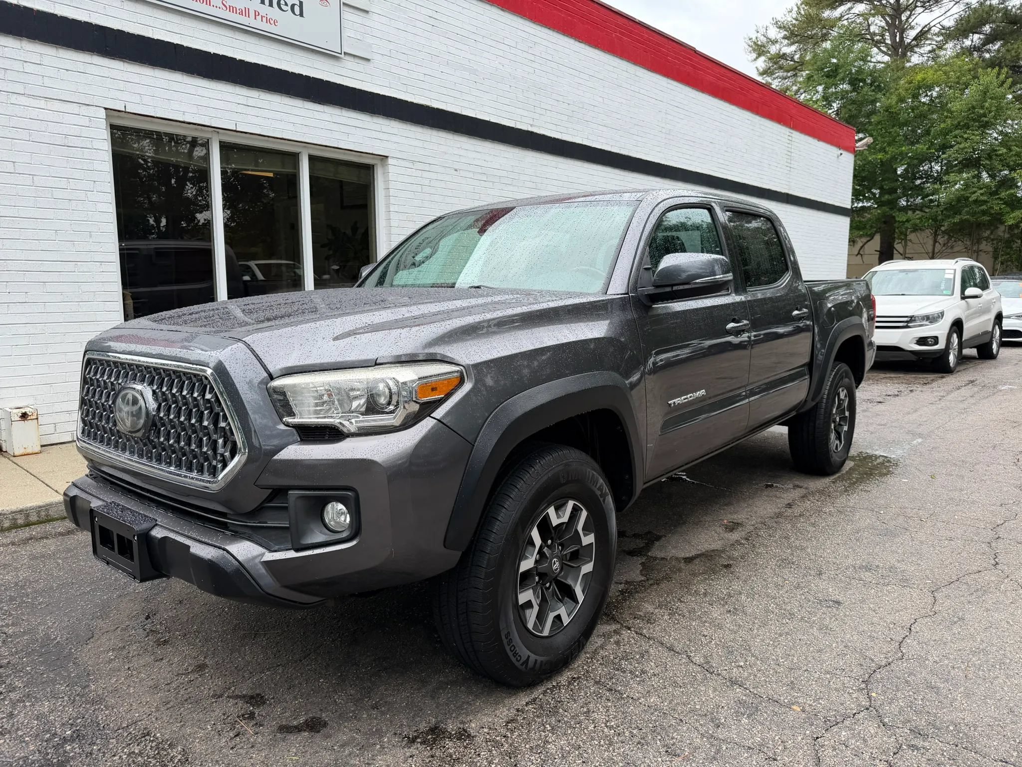 Used 2019 Toyota Tacoma TRD Off-Road RWD image 2