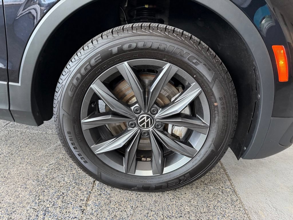 Used 2022 Volkswagen Tiguan SE AWD/4WD image 26