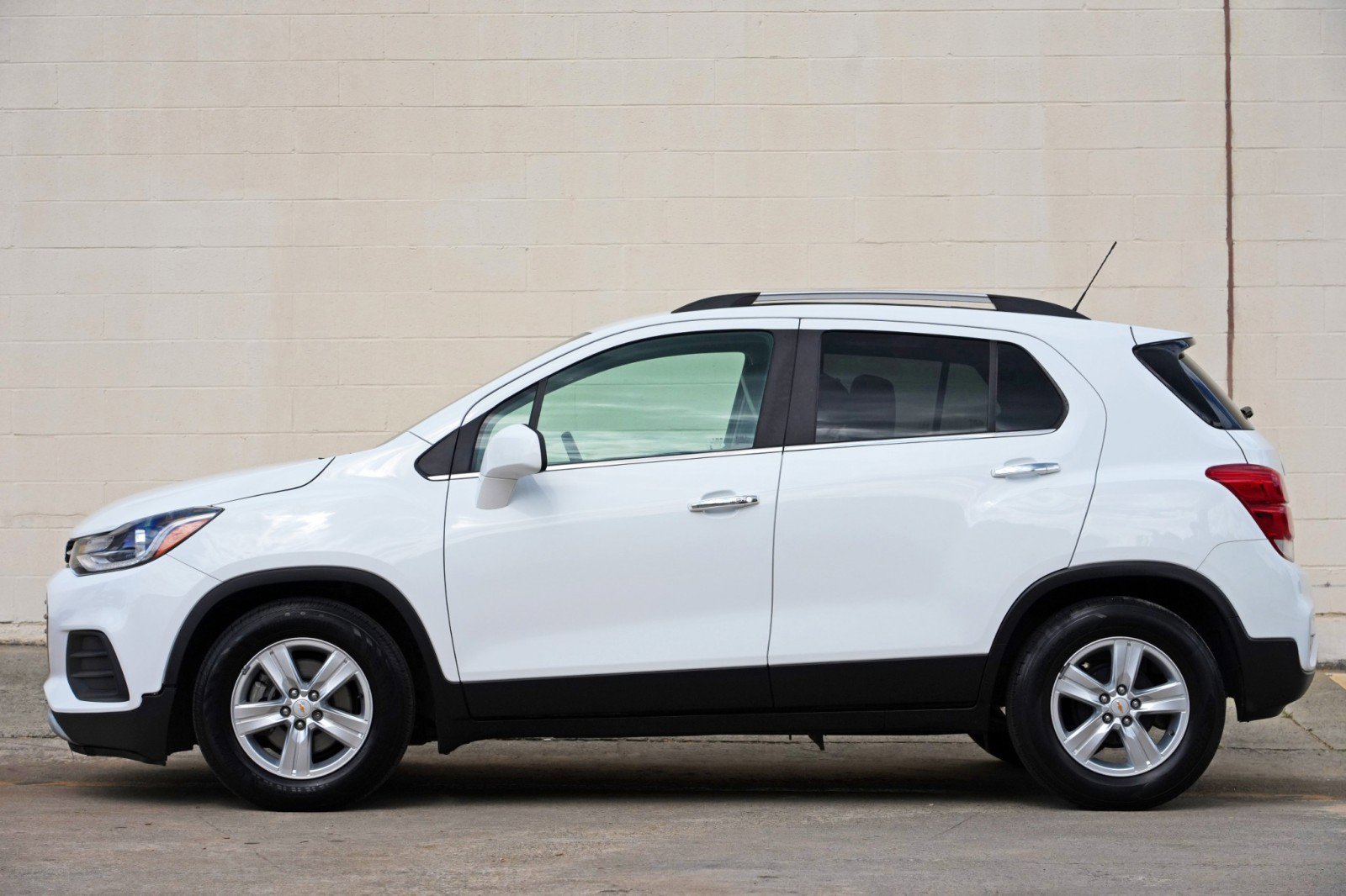 Used 2019 Chevrolet Trax LT w/ LT Convenience Package FWD image 8