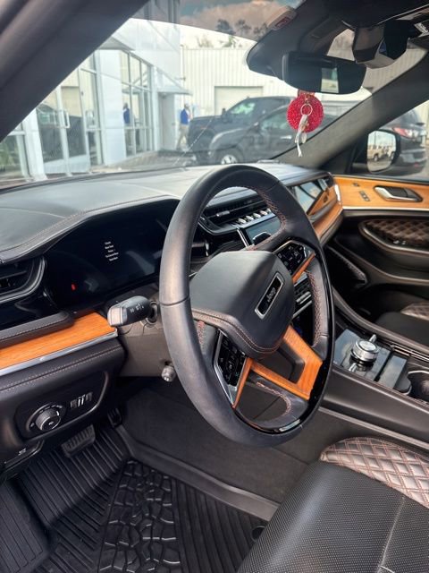 Used 2023 Jeep Grand Cherokee Summit image 4