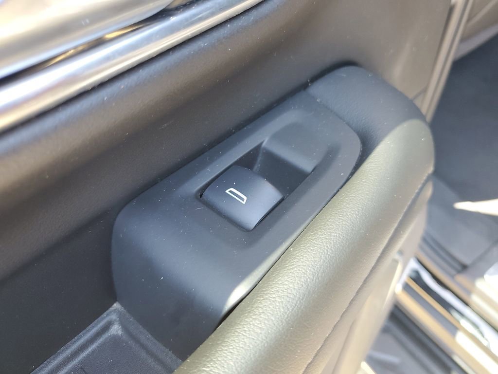 Used 2024 Chevrolet Suburban LT AWD/4WD image 17