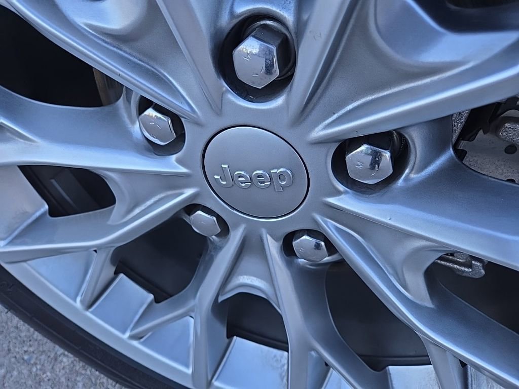 Used 2025 Jeep Grand Cherokee Summit image 24