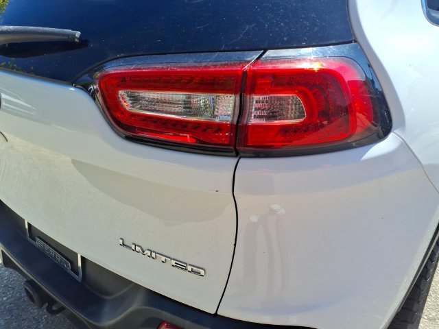 Used 2016 Jeep Cherokee Limited AWD/4WD image 11