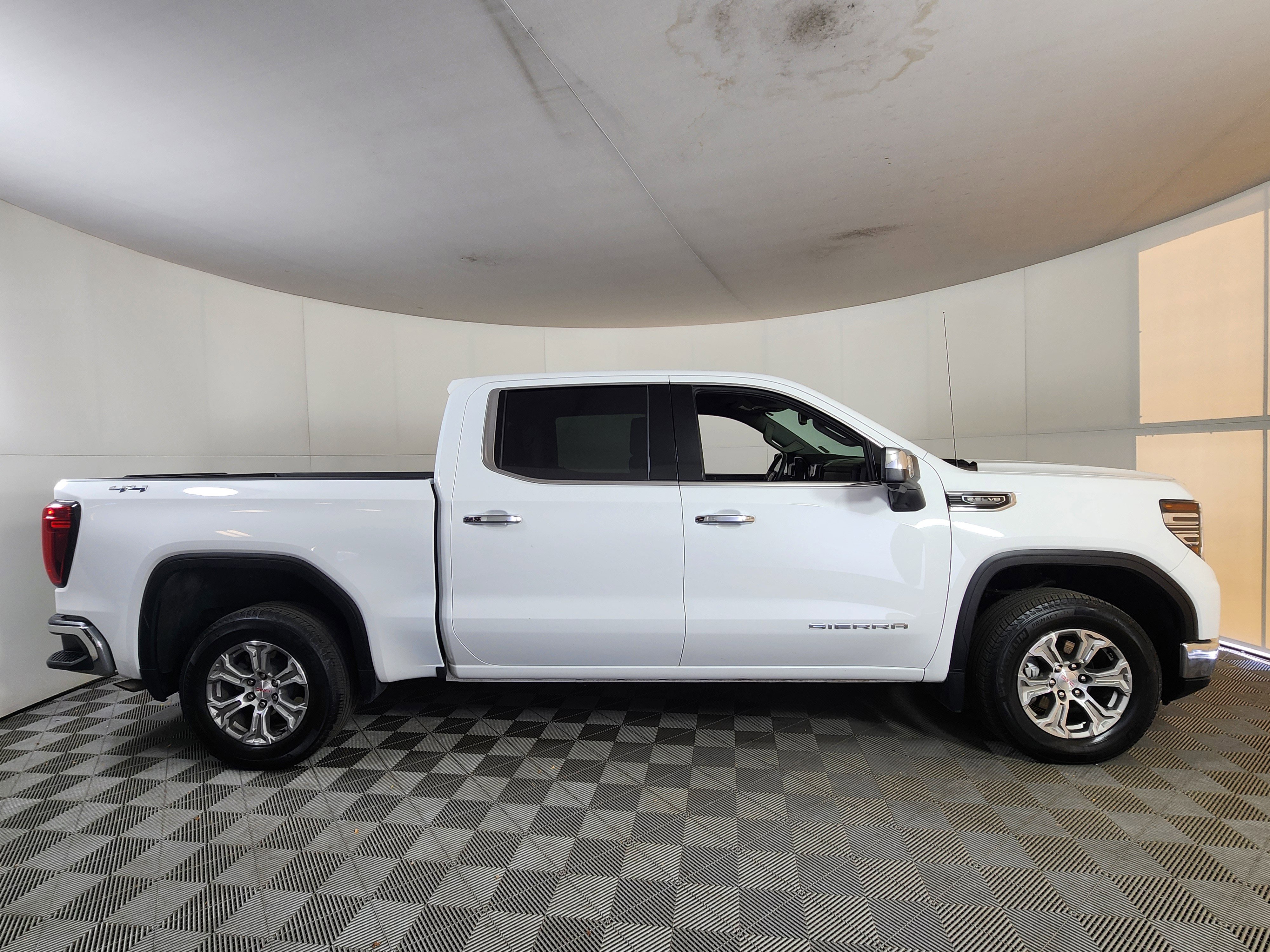 Used 2024 GMC Sierra 1500 SLT image 9